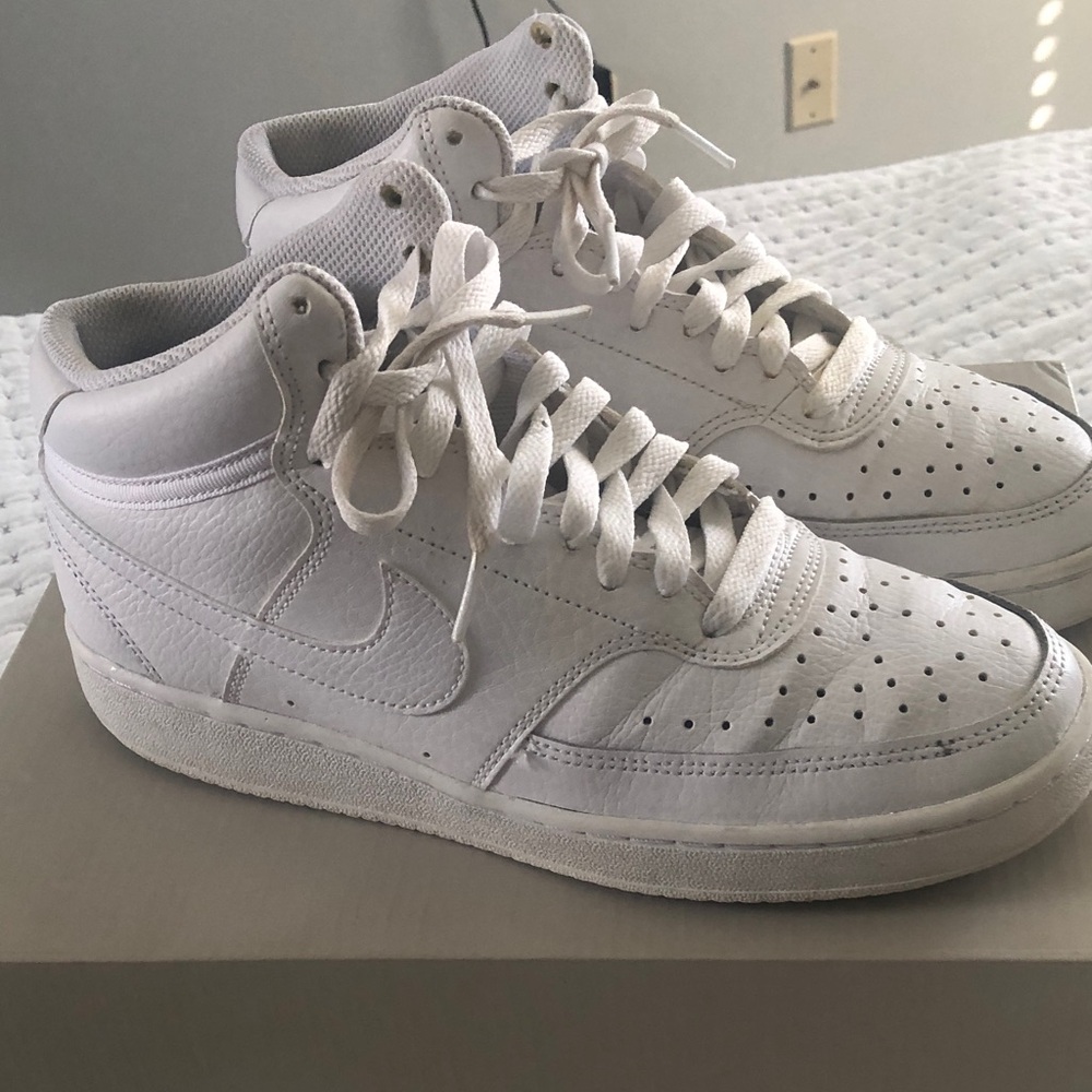 Nike women sneakers Size 7.5